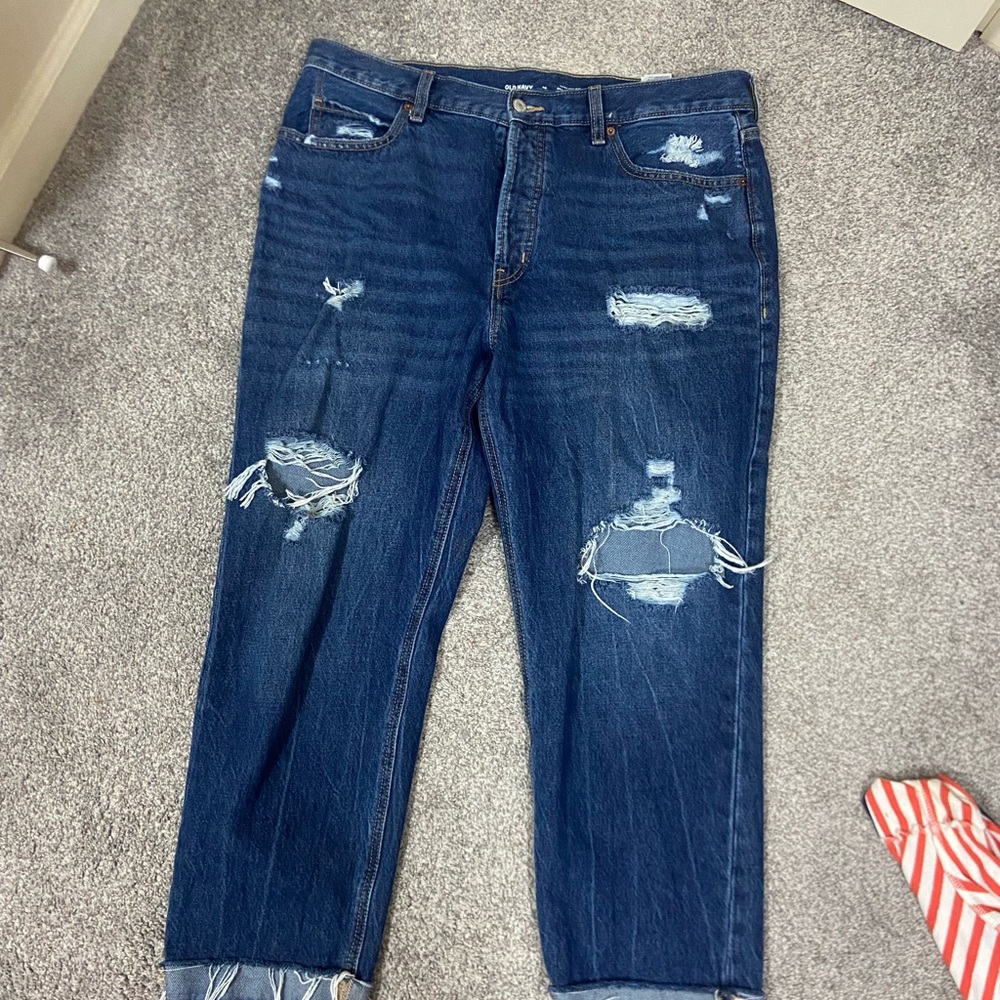 Old Navy extra high rise sky high straight. Secret smooth pockets. Never worn.